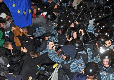 الشرطة الأوكرانية تُفرق متظاهرين
