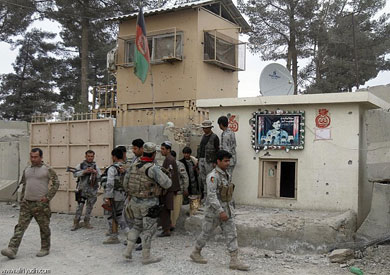 السلطان الأفغانية: مقتل 10 شرطيين بولاية أروزغان على يد مندس من «طالبان»