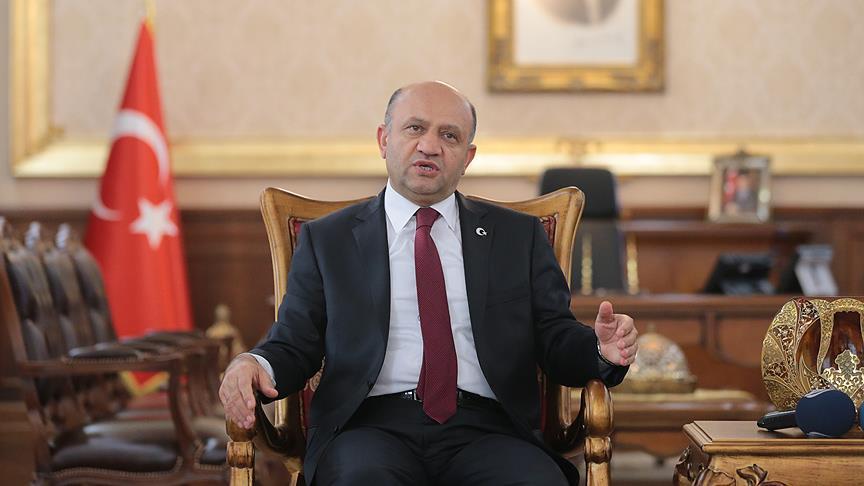 وزير الدفاع التركي فكري ايشيك