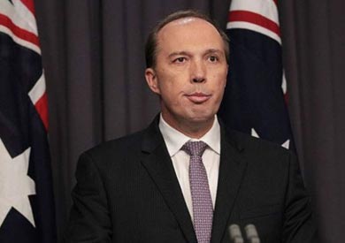 وزير الهجرة الاسترالي بيتر داتون وصف التقارير التي تتحدث عن تعرض طالبي اللجوء الى انتهاكات بأنها "مبالغ بها"