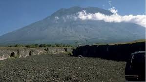 مسؤول إندونيسي: بركان «أجونج» وصل إلى «مرحلة حرجة»