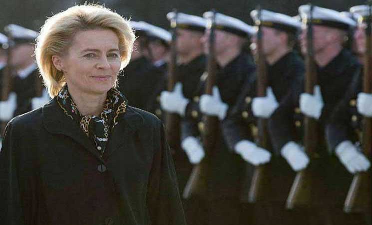 وزيرة الدفاع الألمانية تصل إلى مالي بعد تحطم مروحية تابعة للجيش الألماني هناك