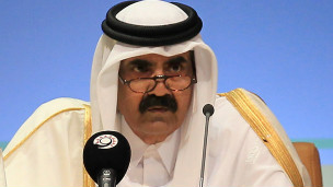 يرى بعض المراقبين أن أمير قطر يسعى ليصبح شخصية قيادية في العالم الإسلامي