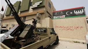 طلب المسلحون من العاملين في الوزارة ترك المبنى