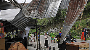 تتعرض إندونيسيا لزلازل متكررة بسبب وقوعها في منطقة تعرف باسم "دائرة النار".