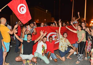 تونس تفيق على الغموض والترقب بعد قرارات الرئيس قيس سعيد تونس تفيق على الغموض والترقب بعد قرارات الرئيس قيس سعيد