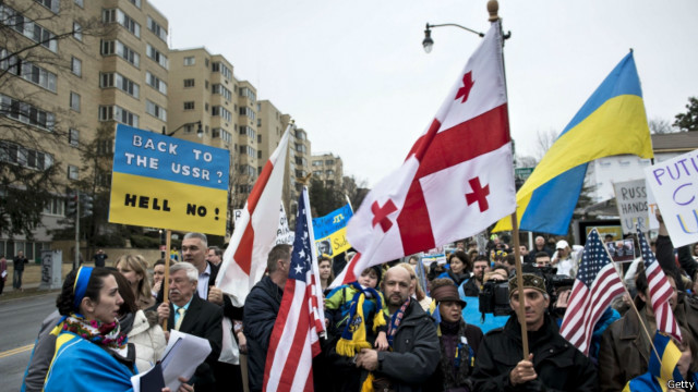 قال الكرملين إن روسيا اضطرت لحماية مواطنيها في أوكرانيا