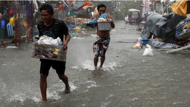 تسبب الاعصار بمقتل عشرة اشخاص على الاقل