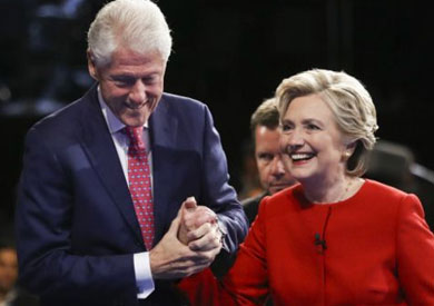 هيلاري كلينتون مع زوجها الرئيس الأسبق بيل كلينتون