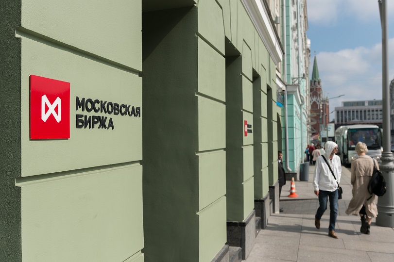ارتفاع الدولار مقابل الروبل في بورصة موسكو اليوم