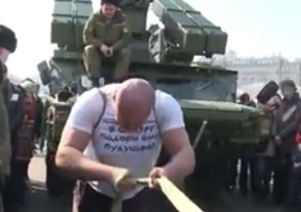 البطل الروسي في رفع الأثقال والقوة البدنية، إيفان سافكين