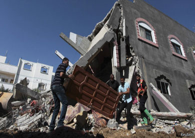 الداخلية الفلسطينية تقول إن الجيش الإسرائيلي "دمر 55 منزلا على روؤس ساكنيها".
