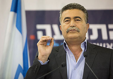 الوزير عمير بيرتس، من حزب الحركة الاسرائيلي