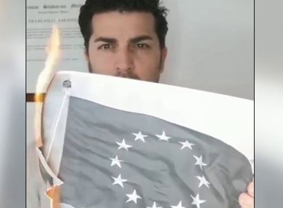 إيطاليون يحرقون علم الاتحاد الأوروبي