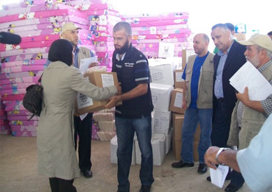 توزيع مساعدات على النازحين في سوريا