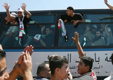 استقبال عائلات فلسطينية لاسرى مفرج عنهم من سجون جيش الاحتلال الاسرائيلى ارشيفية