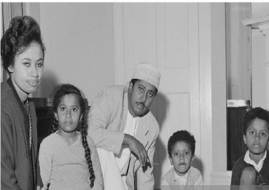 جمشيد وزوجته الشيخة أنيسة