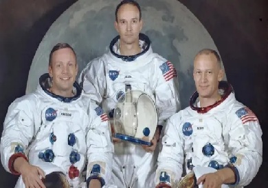 باز ألدرين (يمين) مع نيل أرمسترونغ ومايكل كولينز،