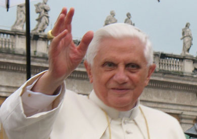 البابا الفخري بنديكت السادس عشر