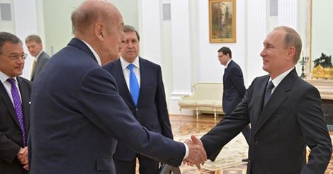 فلاديمير بوتين مع الرئيس الفرنسي الأسبق فاليري جيسكار ديستان