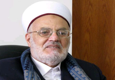 الشيخ عكرمة صبري، رئيس الهيئة الإسلامية العليا، بمكتبه بالقدس