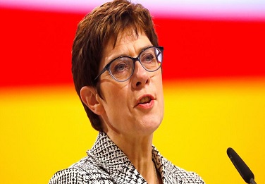 وزيرة الدفاع الألمانية انيجريت كرامب-كارنباور