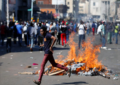 اشتباكات بين الشرطة ومحتجين في زيمبابوي