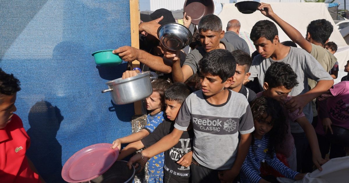 حكومة غزة: إغلاق إسرائيل المعابر أعاد شبح المجاعة من جديد 