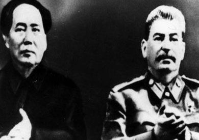 كان ستالين (يمين) وماو من أقوى زعماء الشيوعية في العالم