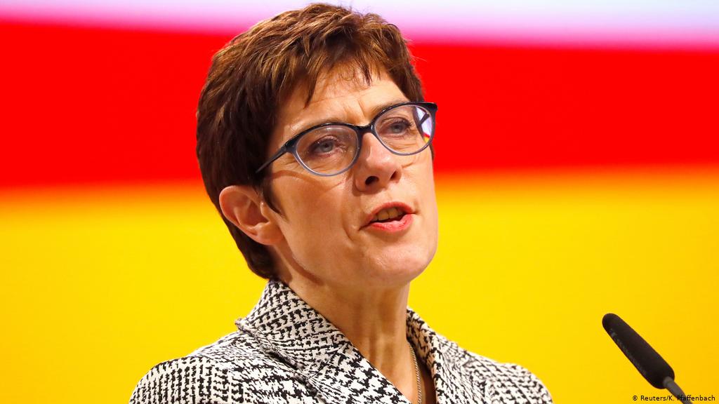 وزيرة الدفاع الألمانية أنيجريت كرامب كارينباو