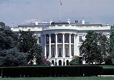 فرضت واشنطن عقوبات على سوريا منذ بداية الصراع في البلاد والذي أسفر عن مقتل حوالي 80 ألفاً