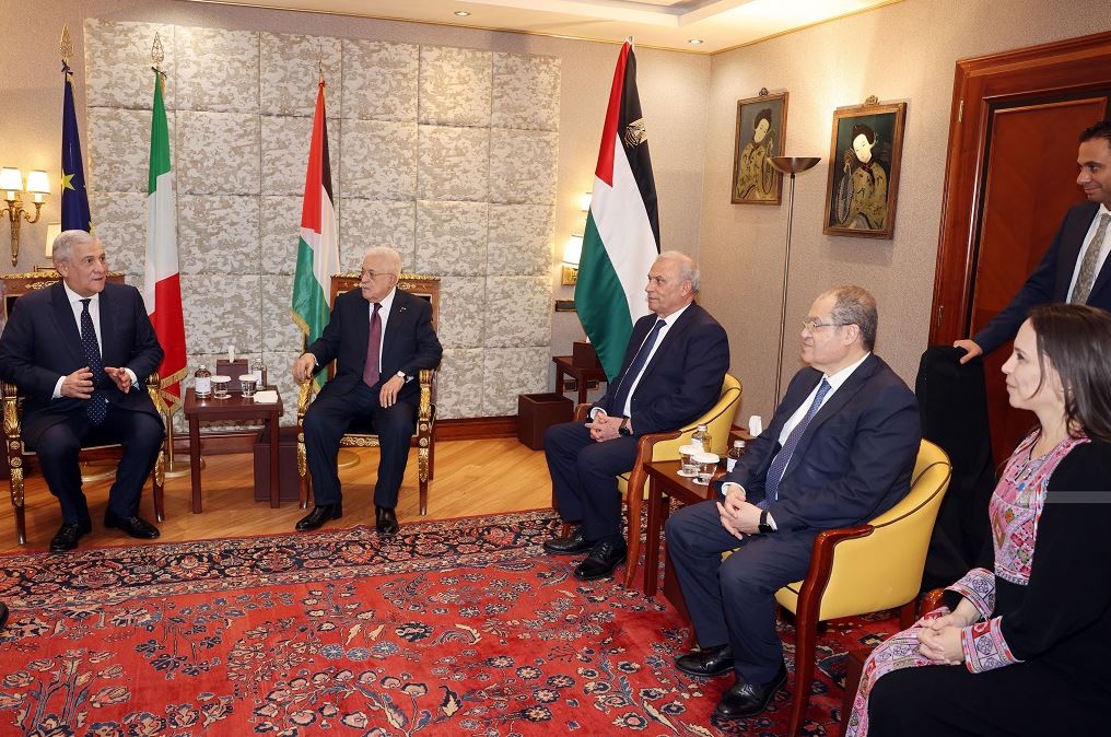 محمود عباس ووزير خارجية إيطاليا