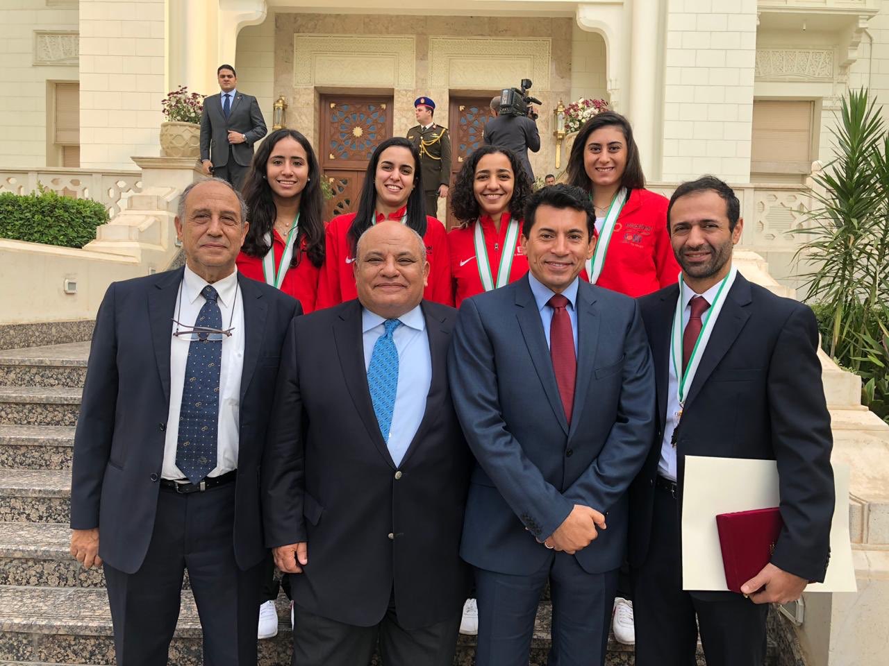 بطلات العالم للإسكواش + وزير الشباب والرياضة