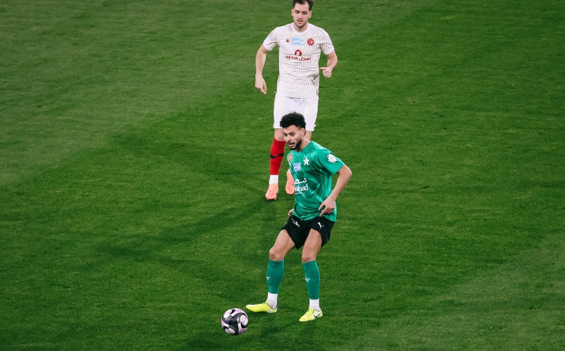 بمشاركة دونجا.. النجمة يسقط أمام ضمك بثلاثية في الدوري السعودي