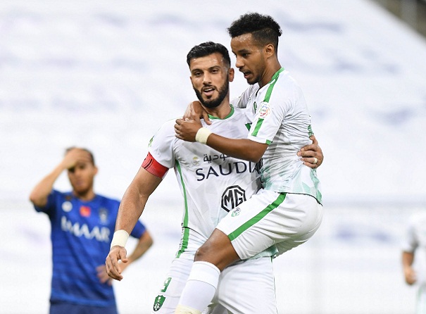 Ø£Ù‡Ù„ÙŠ Ø¬Ø¯Ø© ÙŠÙ…Ù†Ø­ Ù„Ø§Ø¹Ø¨ÙŠÙ‡ Ù…ÙƒØ§ÙØ£Ø© Ø¹Ù‚Ø¨ Ø§Ù„ÙÙˆØ² Ø¹Ù„Ù‰ Ø§Ù„Ù‡Ù„Ø§Ù„ Ø¨ÙˆØ§Ø¨Ø© Ø§Ù„Ø´Ø±ÙˆÙ‚ Ù†Ø³Ø®Ø© Ø§Ù„Ù…ÙˆØ¨Ø§ÙŠÙ„