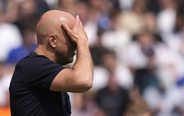 سلوت يكشف موقفه من مطالبات رحيله عن تدريب ليفربول 