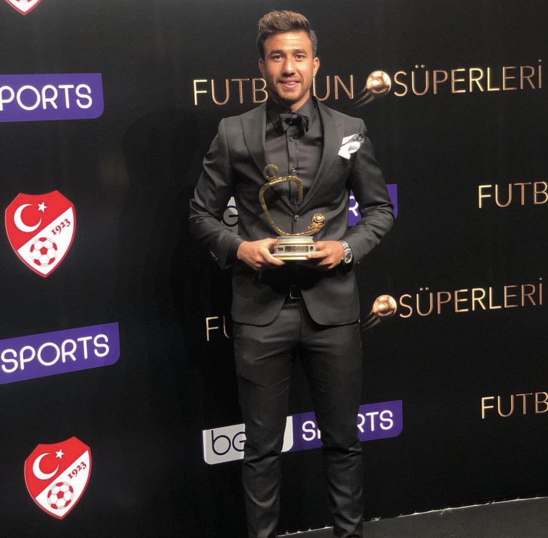 رمضان صبحي يهنئ تريزيجيه بعد دخوله تشكيلة الدوري التركي بوابة الشروق نسخة الجوال