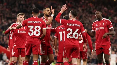 جاكبو يقود هجوم ليفربول أمام مانشستر يونايتد في قمة البريميرليج