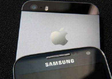 كانت هناك جولات سابقة في المحاكم بين أبل وسامسونج ولا زالت بعض الدعاوى معلقة لم تصل إلى حكم نهائي بعد