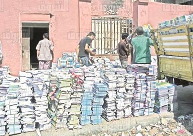 الكتب لمدارس المحافظات الحدودية - تصوير: مجدي ابراهيم